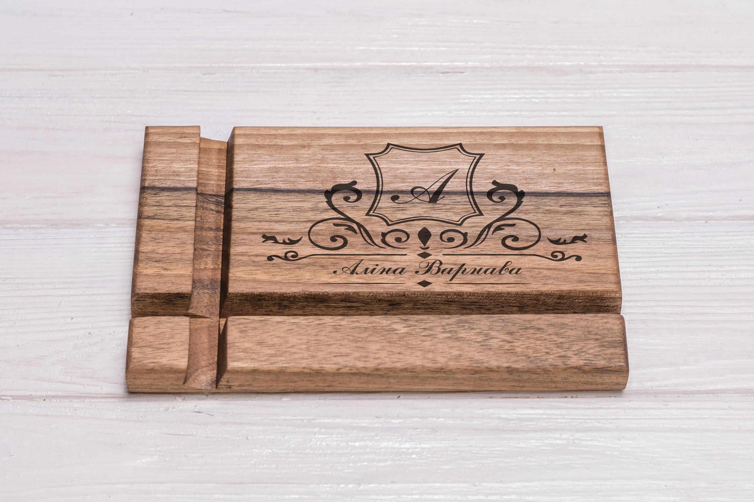 Подставка-держатель EcoWalnut для телефона планшета с персонализацией (EW-3)