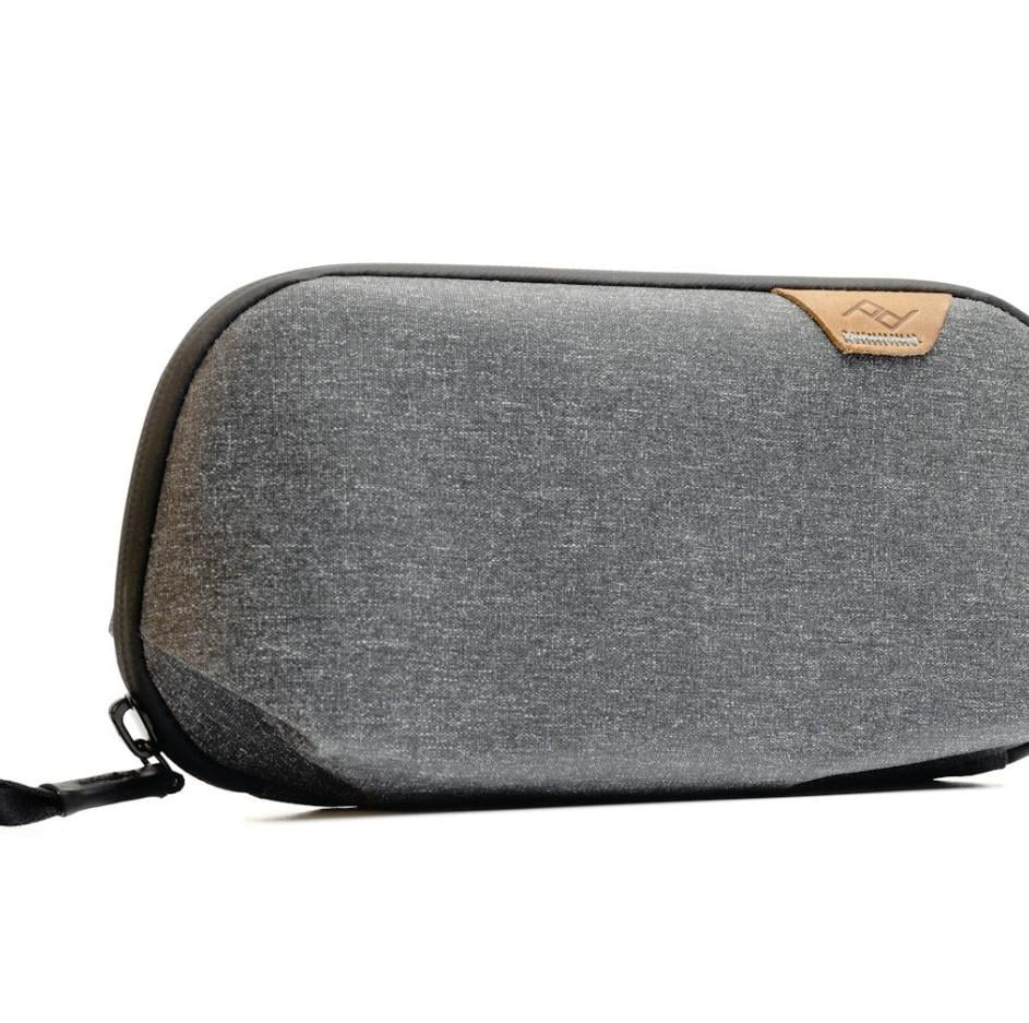 Сумка Peak Design Tech Pouch Small Charcoal (BTP-S-CH-1) - фото 2 Сумка Peak Design Tech Pouch Small Charcoal (BTP-S-CH-1) - фото 2