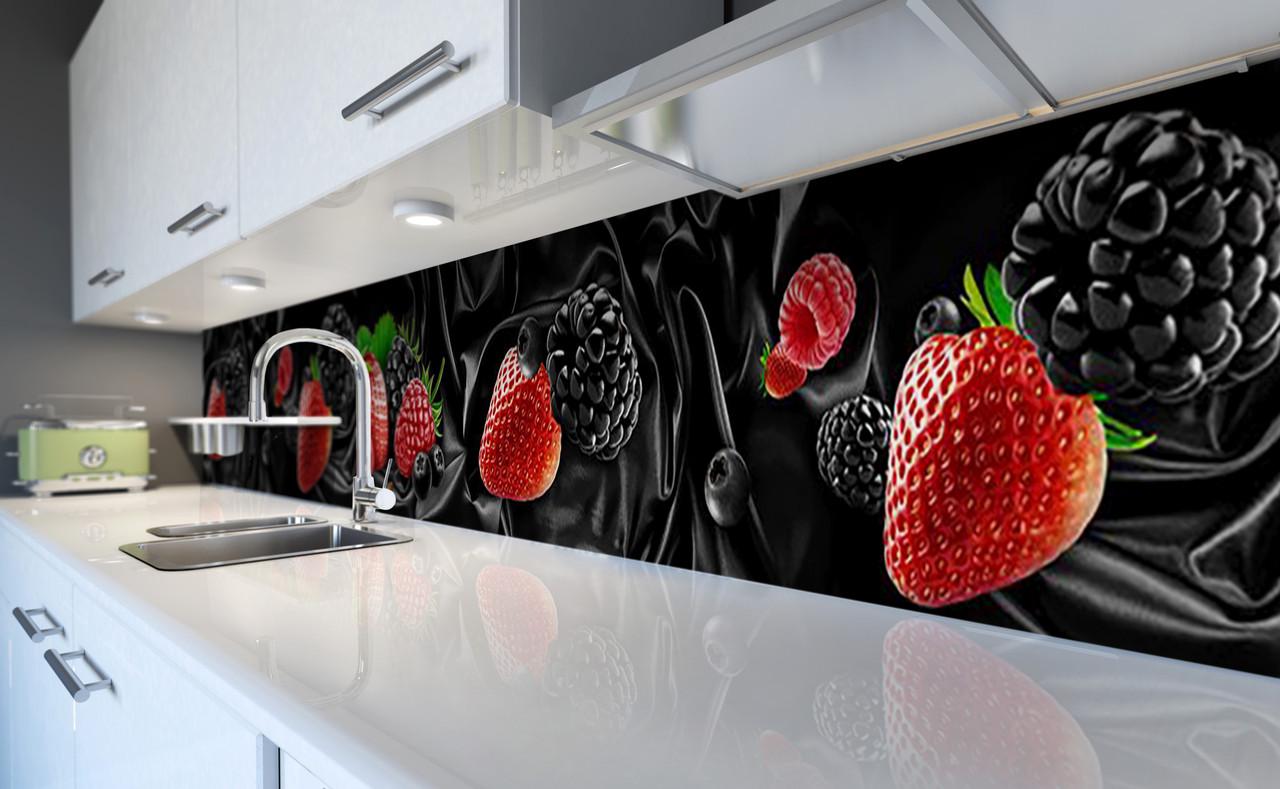 Кухонный фартук Ежевика клубника шелк лесные ягоды из самоклеющейся виниловой пленки 65х250 см Черный