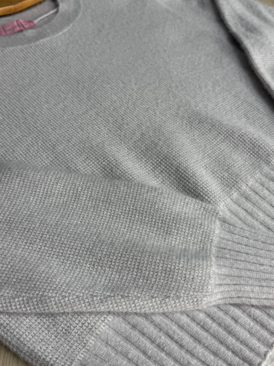 Светр жіночий Fancy Matinee 7571 вафельний з ангори оверсайз OS Світло-сірий (4988) - фото 9 Светр жіночий Fancy Matinee 7571 вафельний з ангори оверсайз OS Світло-сірий (4988) - фото 9
