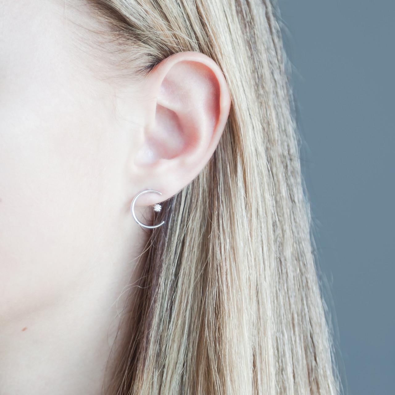 Серьги серебряные пусеты Луна с одним белым фианитом в центре