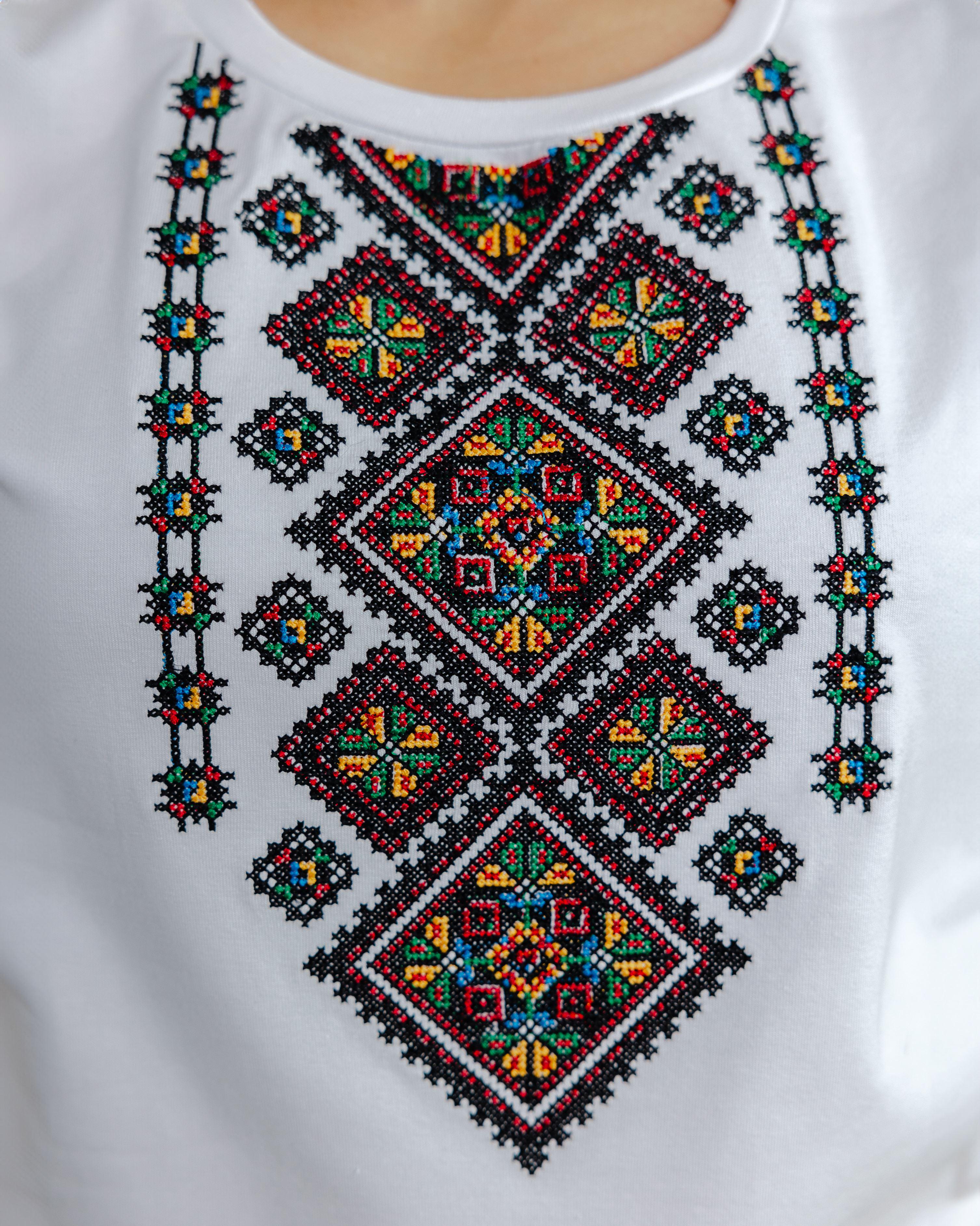 Футболка с вышивкой женская Елена S Белый (0002159) - фото 7