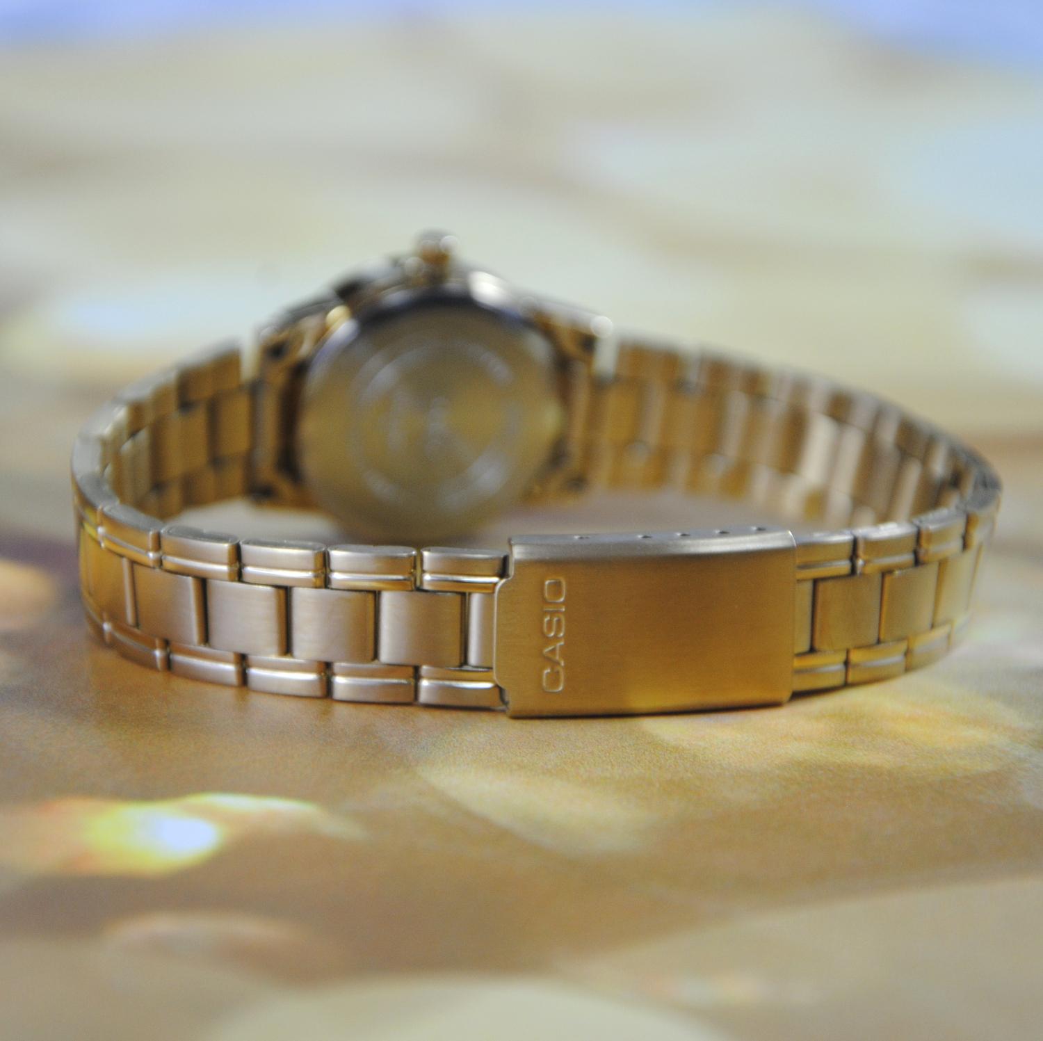 Наручний годинник жіночий Casio LTP-V002G-7B2 - фото 3 Наручний годинник жіночий Casio LTP-V002G-7B2 - фото 3