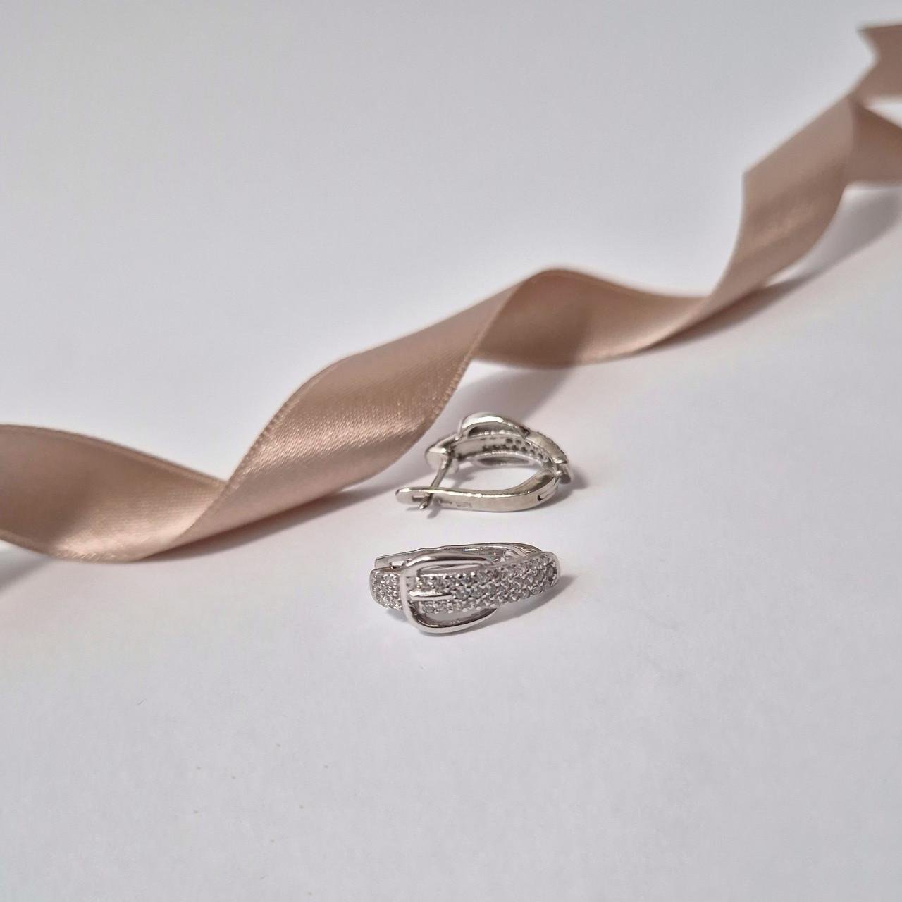 Серьги в белых камнях джинс серебро 925 пробы родированное 3,68 г (20230рс)