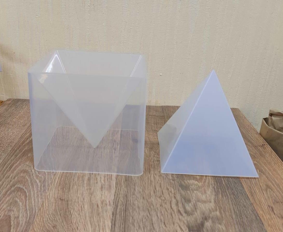 Форма молд Піраміда з епоксидної смоли 155х155х185 мм (5488) - фото 3 Форма молд Піраміда з епоксидної смоли 155х155х185 мм (5488) - фото 3