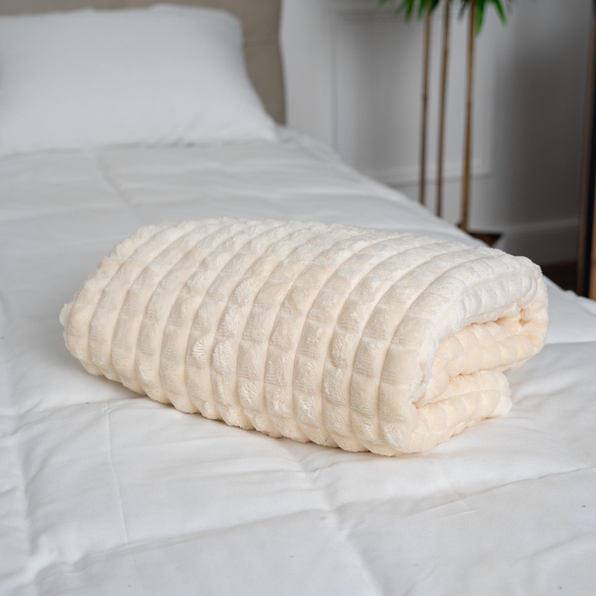 Плед велюровый в квадратик двуспальный Молочный (4002) - фото 1