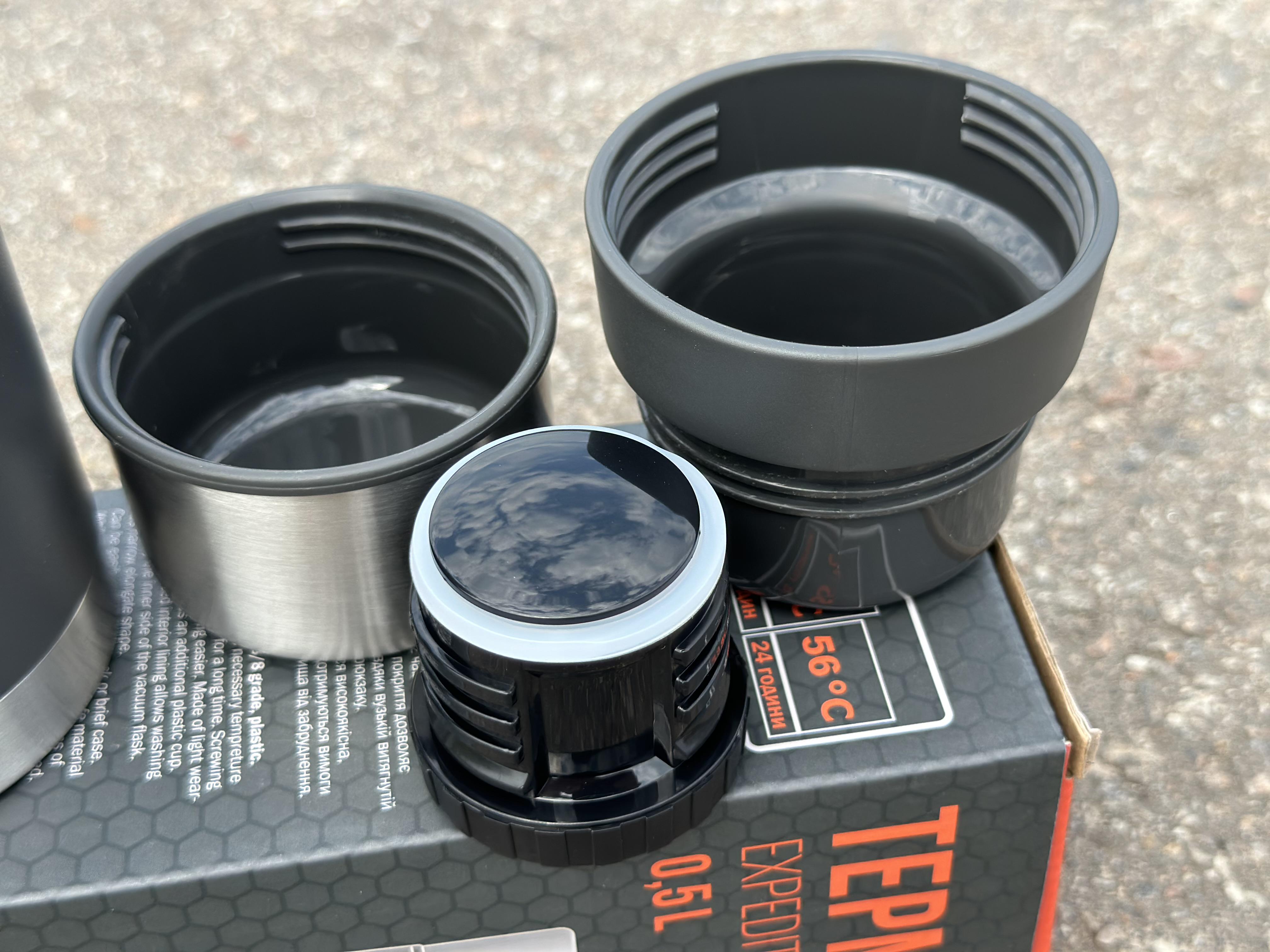 Термос для напитков Tramp expeditio с нержавейки держит 24 ч. 0,5 л (TRC-030-grey) - фото 7 Термос для напитков Tramp expeditio с нержавейки держит 24 ч. 0,5 л (TRC-030-grey) - фото 7