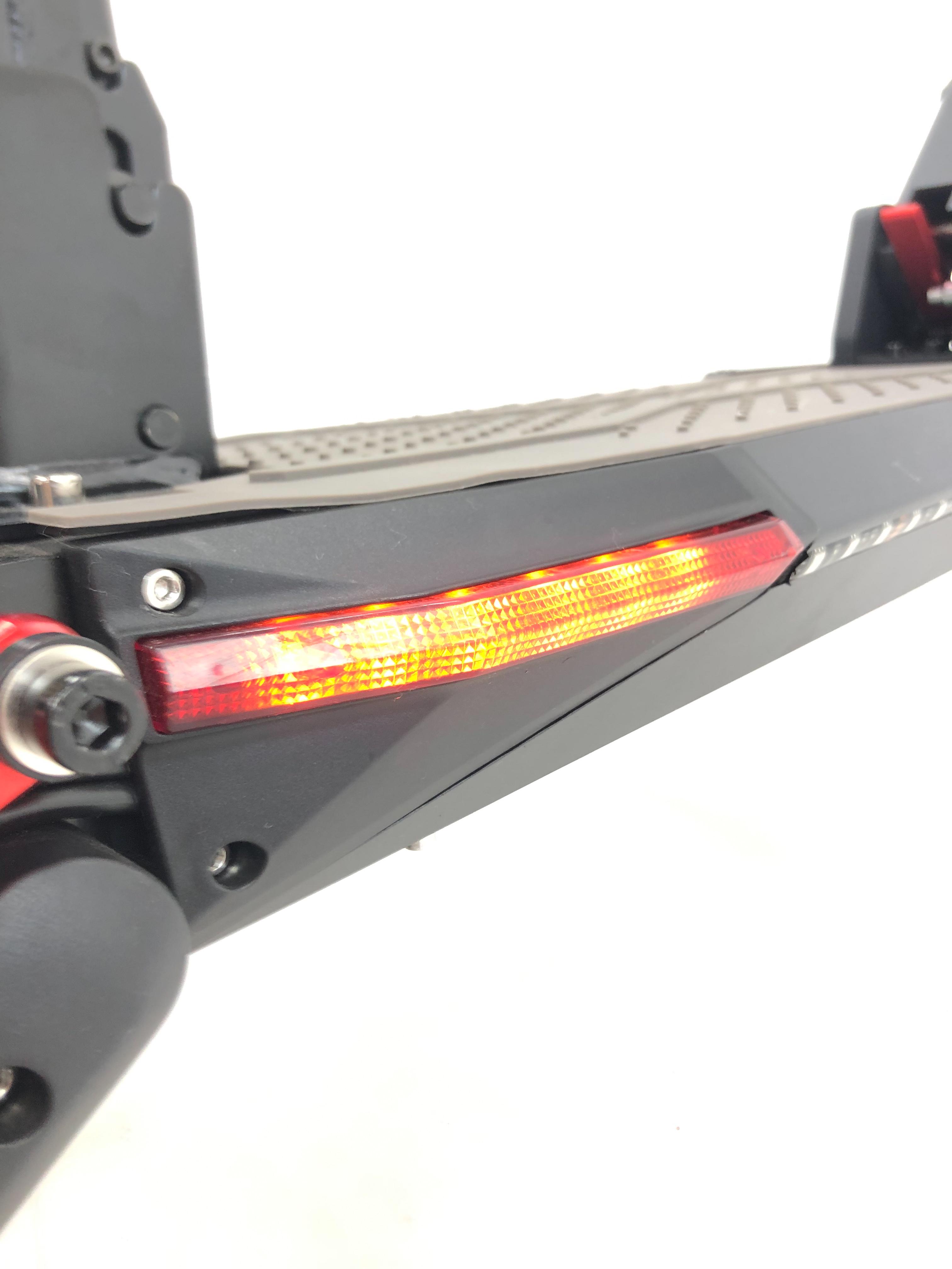 Электросамокат с сиденьем KugooKirin M4 PRO Exclusive 2000W 48V 21Ah - фото 6 Электросамокат с сиденьем KugooKirin M4 PRO Exclusive 2000W 48V 21Ah - фото 6