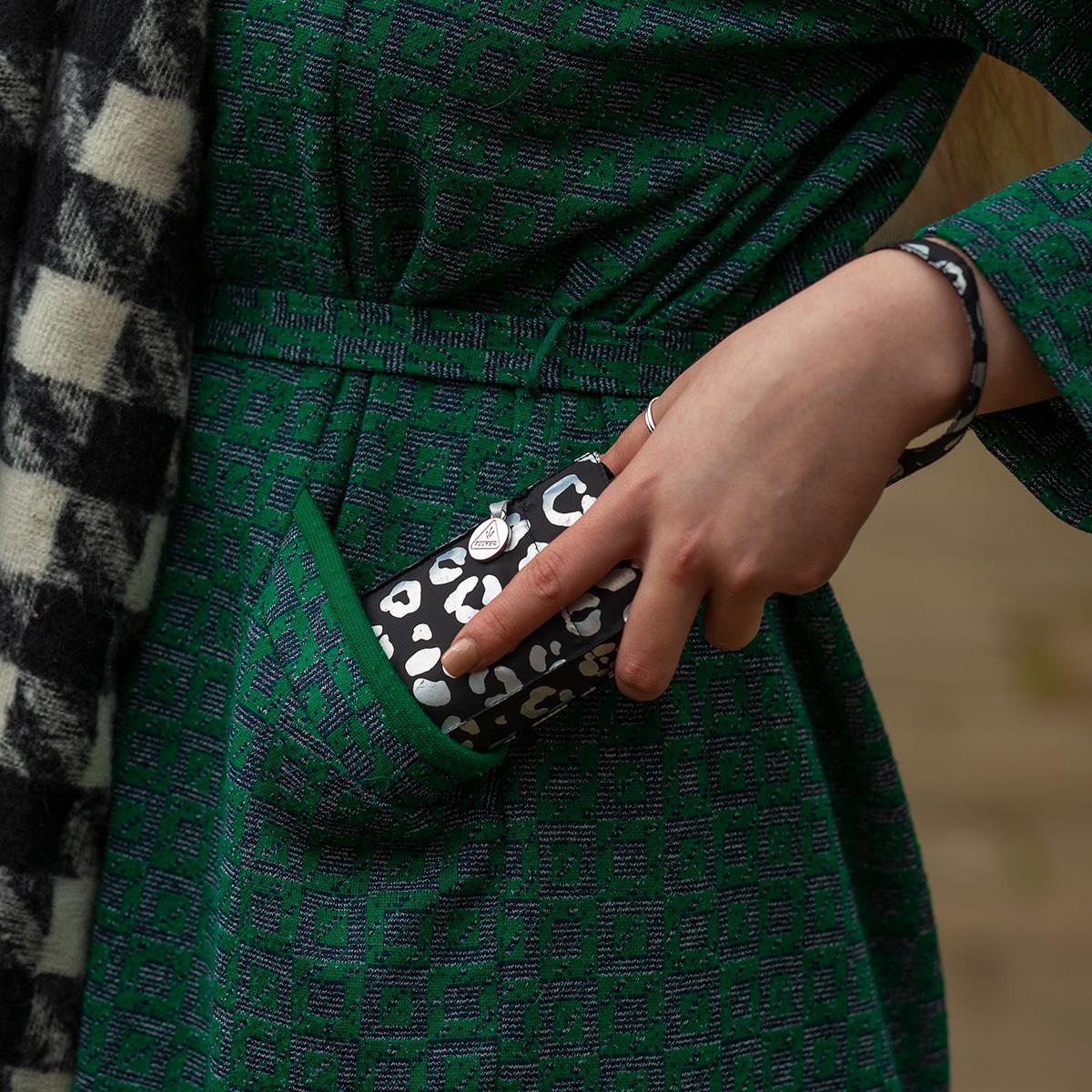 Парасолька-міні жіноча Fulton L501 Tiny-2 Iridescent Leopard (L501-041116) - фото 10 Парасолька-міні жіноча Fulton L501 Tiny-2 Iridescent Leopard (L501-041116) - фото 10