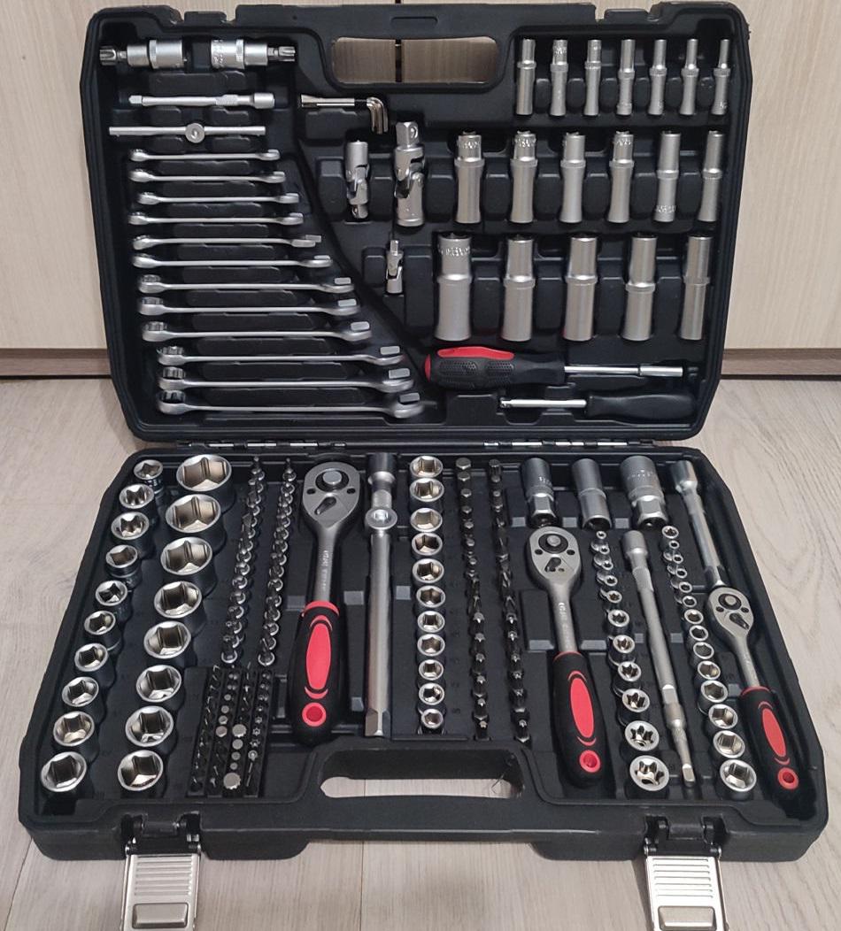 Набір інструментів для автомобіля в валізі 216 предметів - фото 4 Набір інструментів для автомобіля в валізі 216 предметів - фото 4