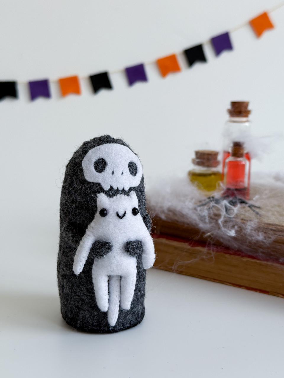 Игрушка фетровая Жнец с котом (29528518) - фото 6 Игрушка фетровая Жнец с котом (29528518) - фото 6