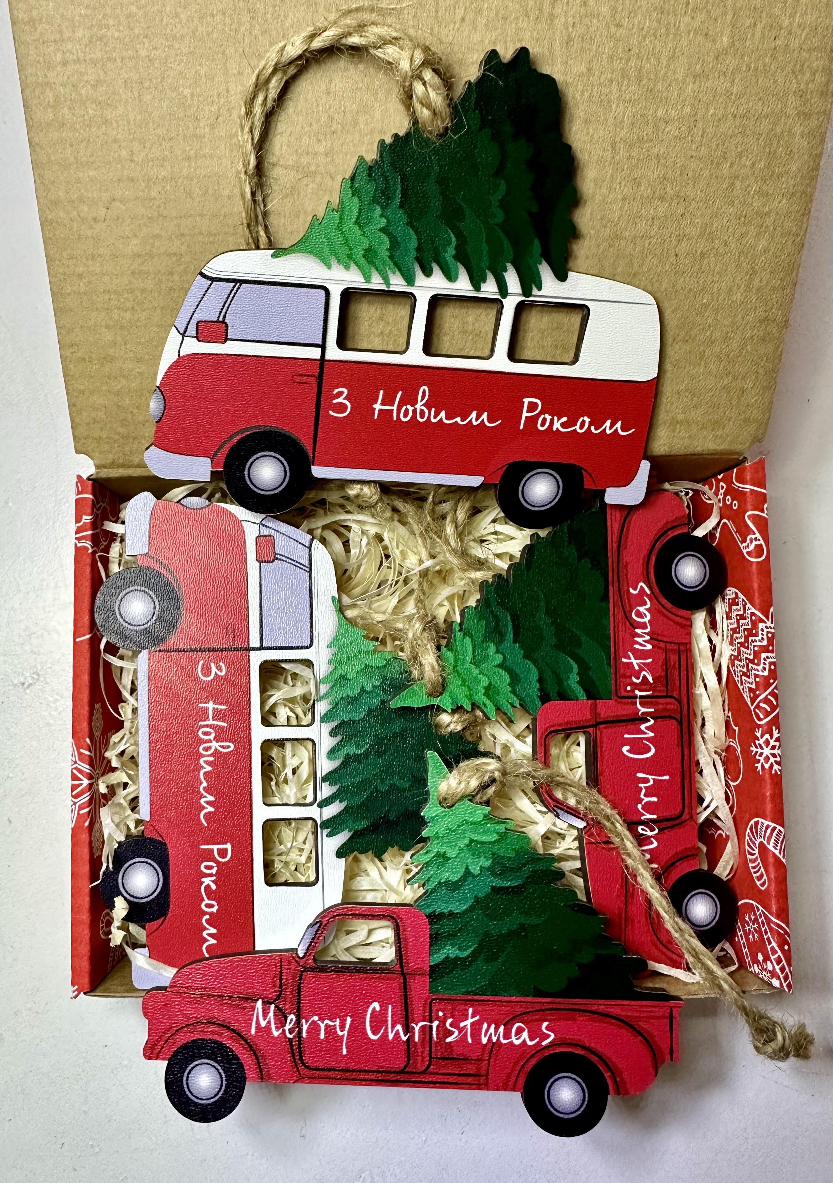 Подарунковий бокс з новорічними іграшками 4 шт. (13479902)