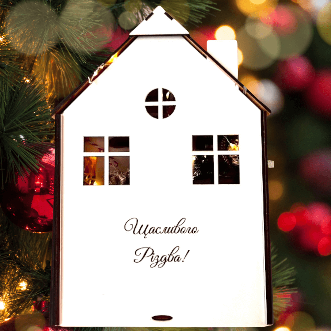 Новогодний подарок Деревянная избушка конфеты в 1000 г (29885335)