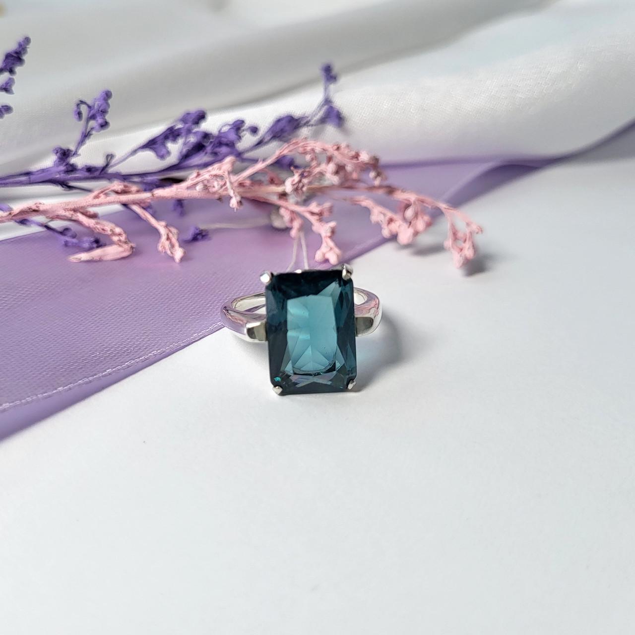 Кольцо серебряное женское прямоугольное с миним камнем р. 17,5 925 пробы 3,1 (1071)