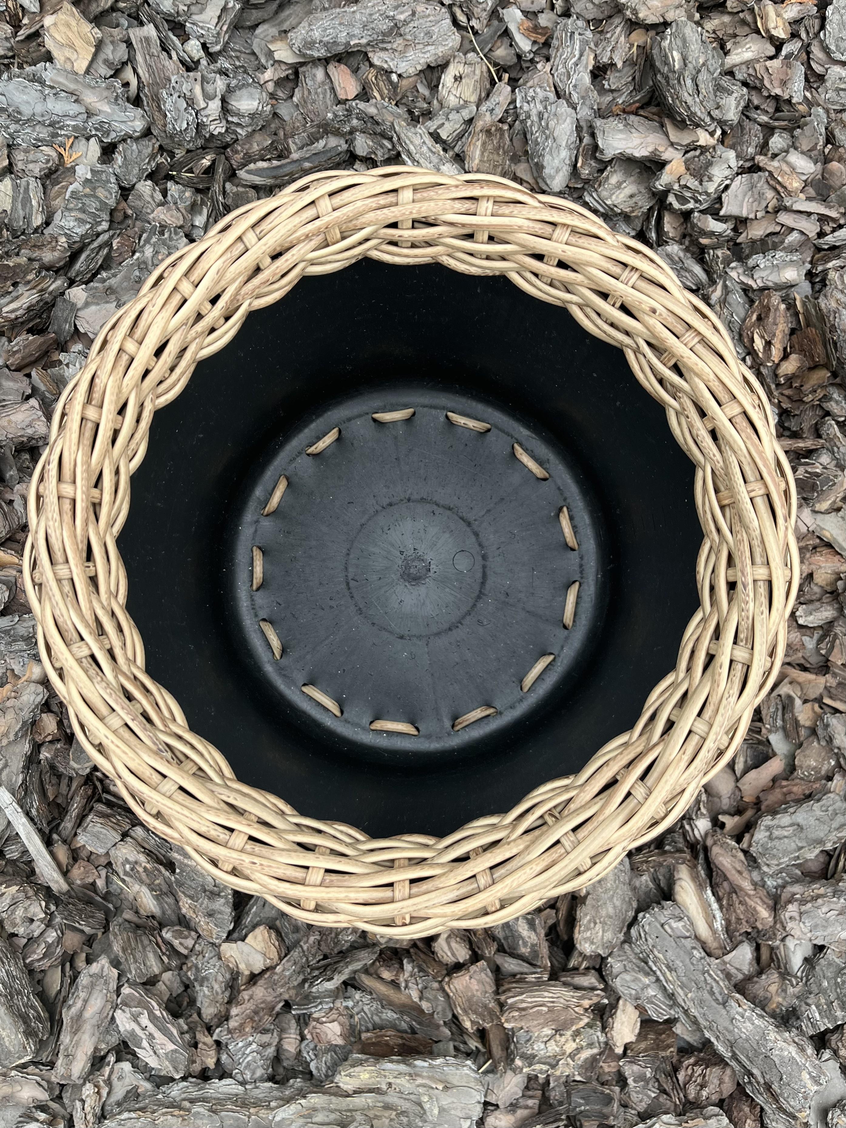 Кашпо для квітів зі штучного ротанга 12 л Мигдаль (27920880) - фото 2 Кашпо для квітів зі штучного ротанга 12 л Мигдаль (27920880) - фото 2