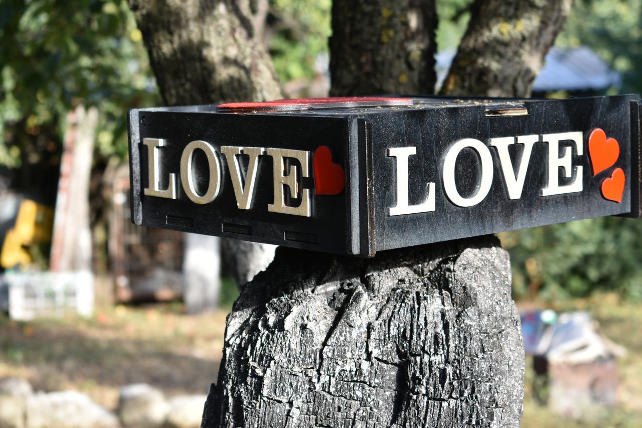 Подарочная коробка Love деревянная с декором из эпоксидной смолы (2351030141) - фото 6 Подарочная коробка Love деревянная с декором из эпоксидной смолы (2351030141) - фото 6