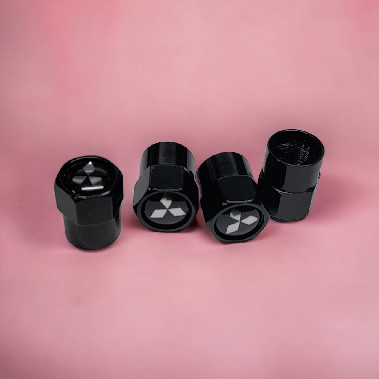 Колпачки на ниппель с логотипом Mitsubishi (1651731051) Колпачки на ниппель с логотипом Mitsubishi (1651731051)