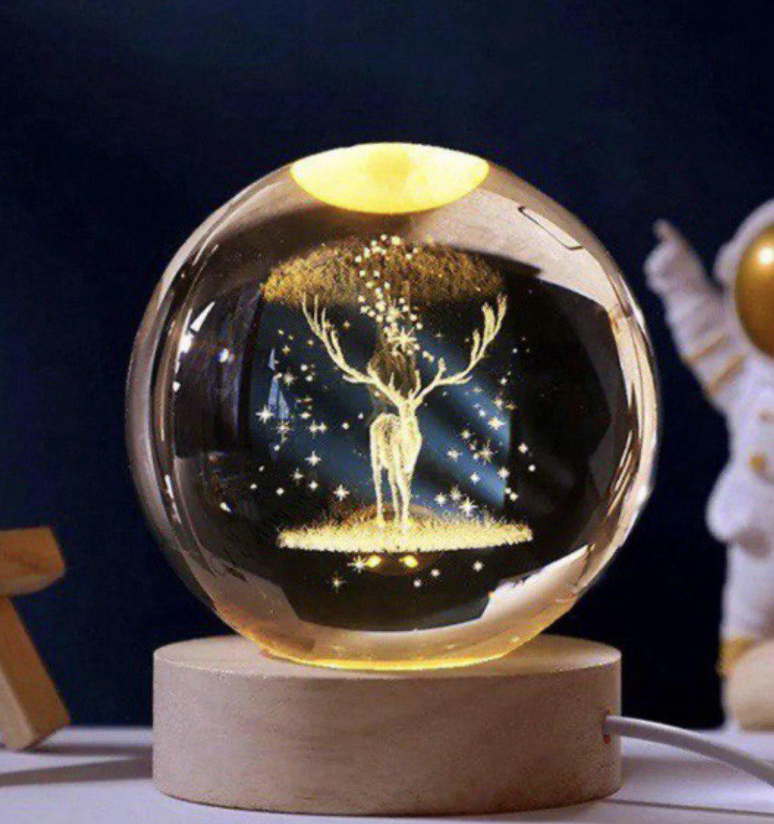 Ночник-хрустальный шар Олень на деревянной подставке LED подсветки/от USB 8 см (м005382)