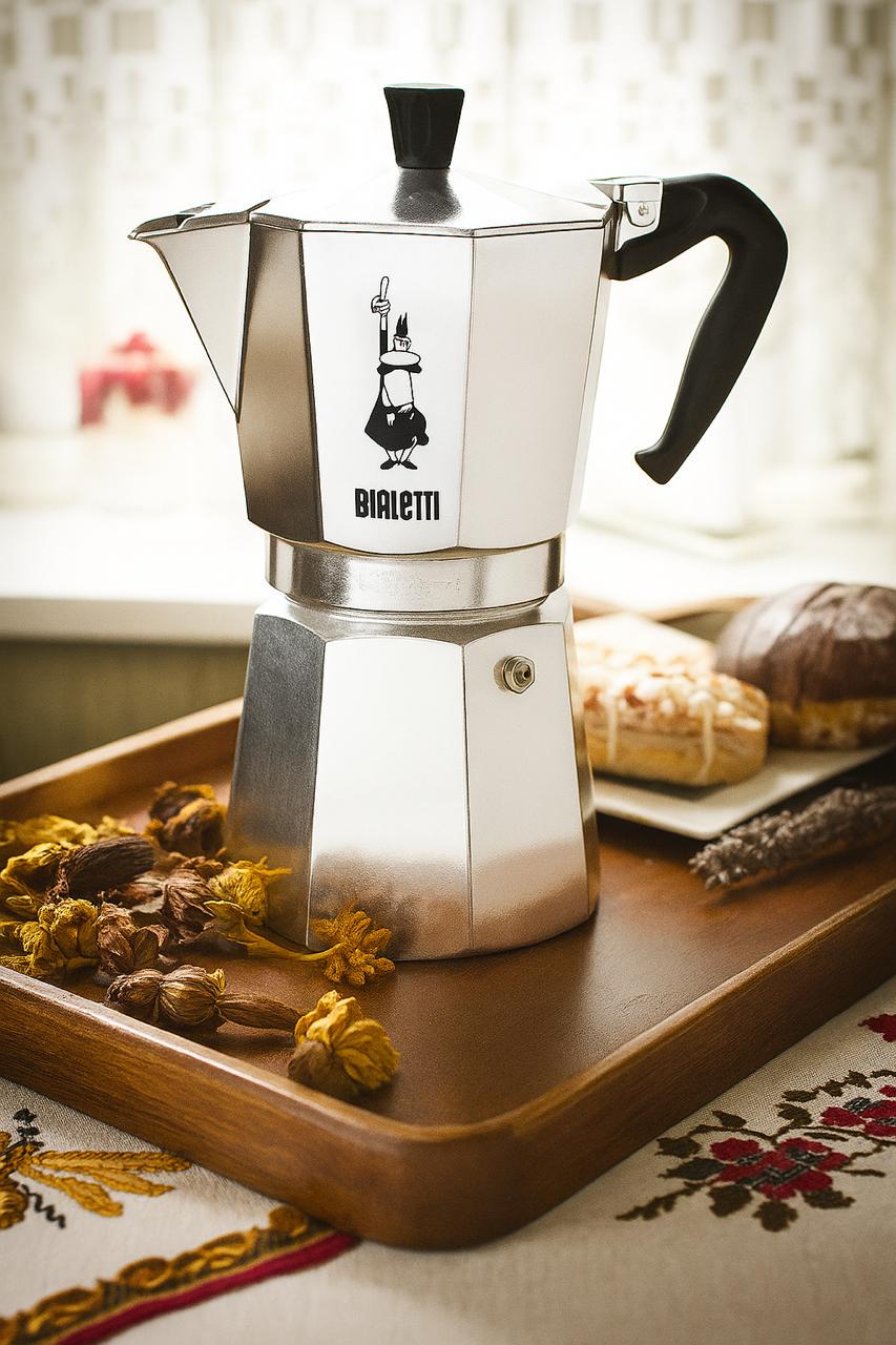 Гейзерная кофеварка Bialetti Moka Express для газовой плиты из алюминия на 18 чашек 810 мл (1167) - фото 3