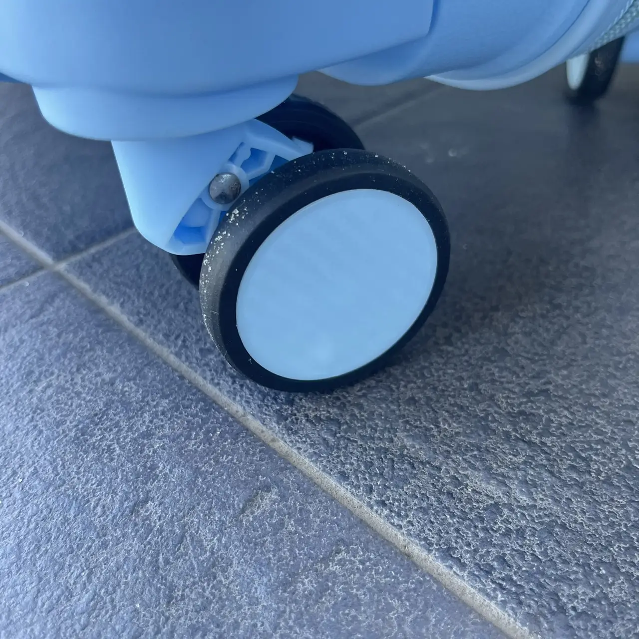 Валіза дорожня з поліпропілену Bloom 1706 середній М 63 л Блакитний - фото 6 Валіза дорожня з поліпропілену Bloom 1706 середній М 63 л Блакитний - фото 6