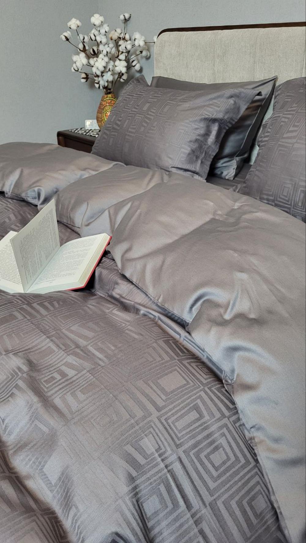 Комплект постельного белья на резинке Мир сатин жаккард Premium полуторный/наволочки 50х70/70х70 см Square Dark Grey (6092) - фото 5 Комплект постельного белья на резинке Мир сатин жаккард Premium полуторный/наволочки 50х70/70х70 см Square Dark Grey (6092) - фото 5