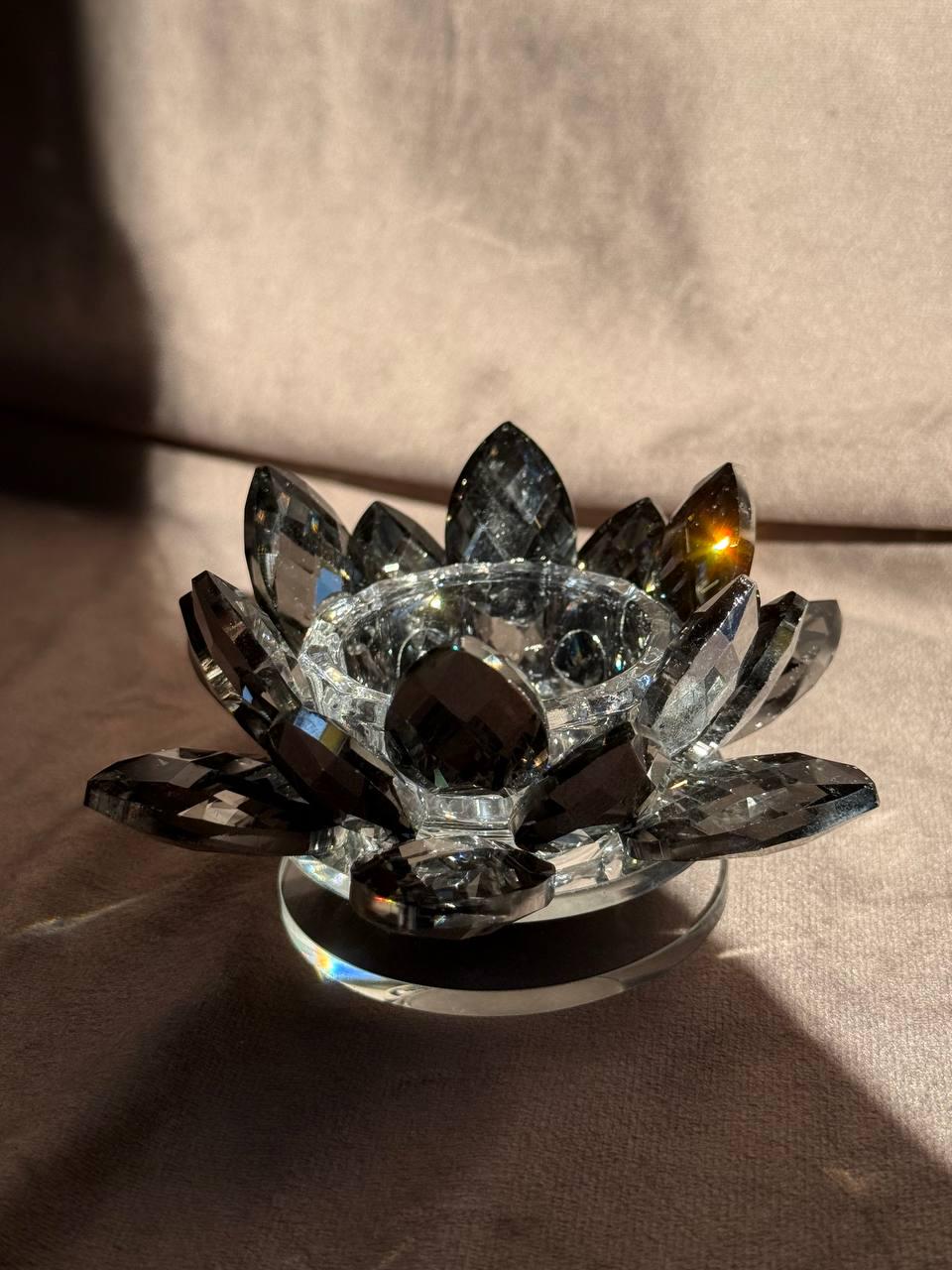 Подсвечник декоративный стеклянный YIWU Хрустальный цветок лотоса 6 см Графитовый HP-4-92 (HP-4-92)