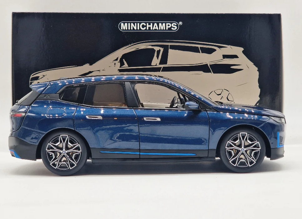 Модель автомобіля 1:18 Minichamps BMW iX SUV 2022 Blue Metallic (110023100) - фото 3