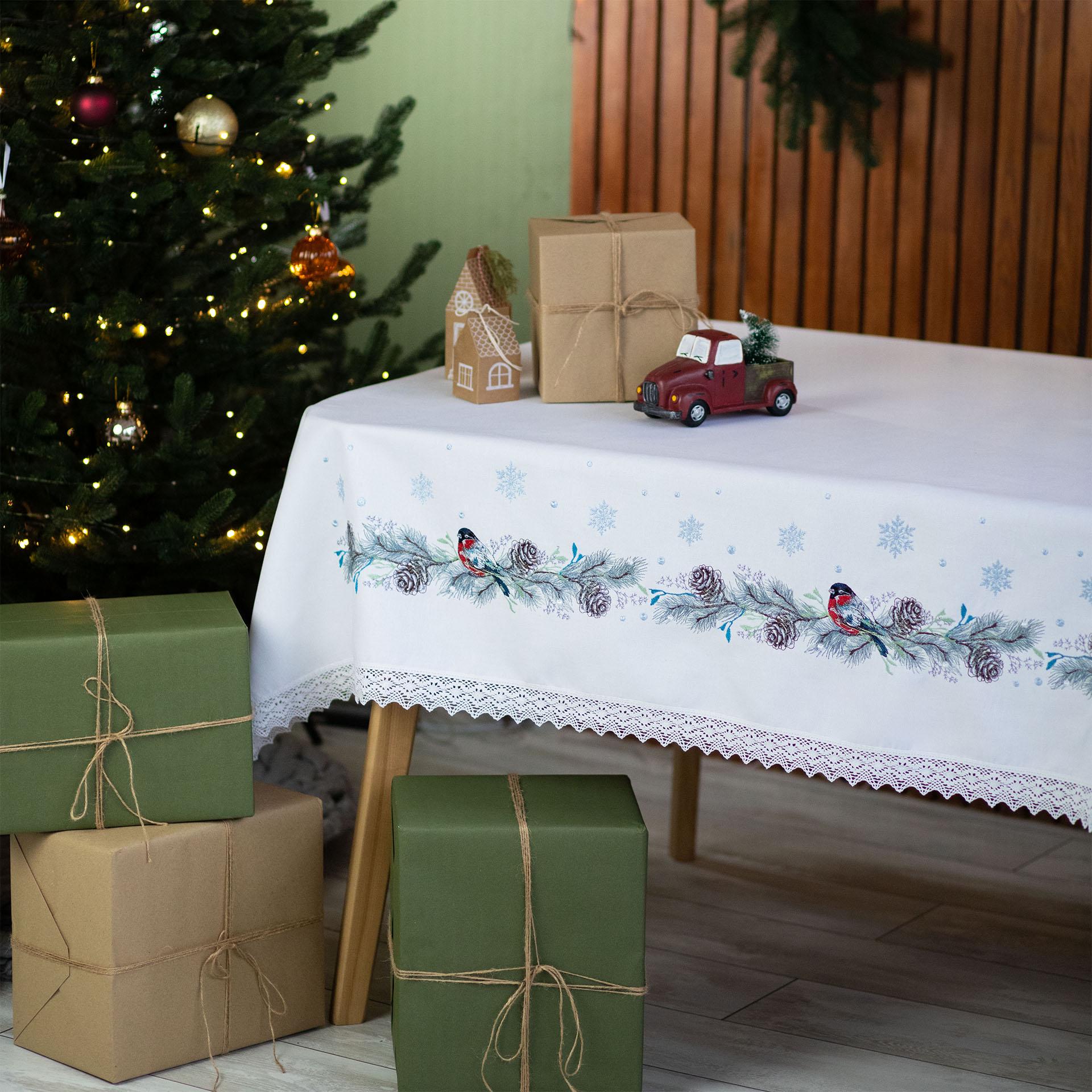 Скатерть новогодняя Едельвіка Снегири 2,50x1,50 м (319-24/09) - фото 3 Скатерть новогодняя Едельвіка Снегири 2,50x1,50 м (319-24/09) - фото 3