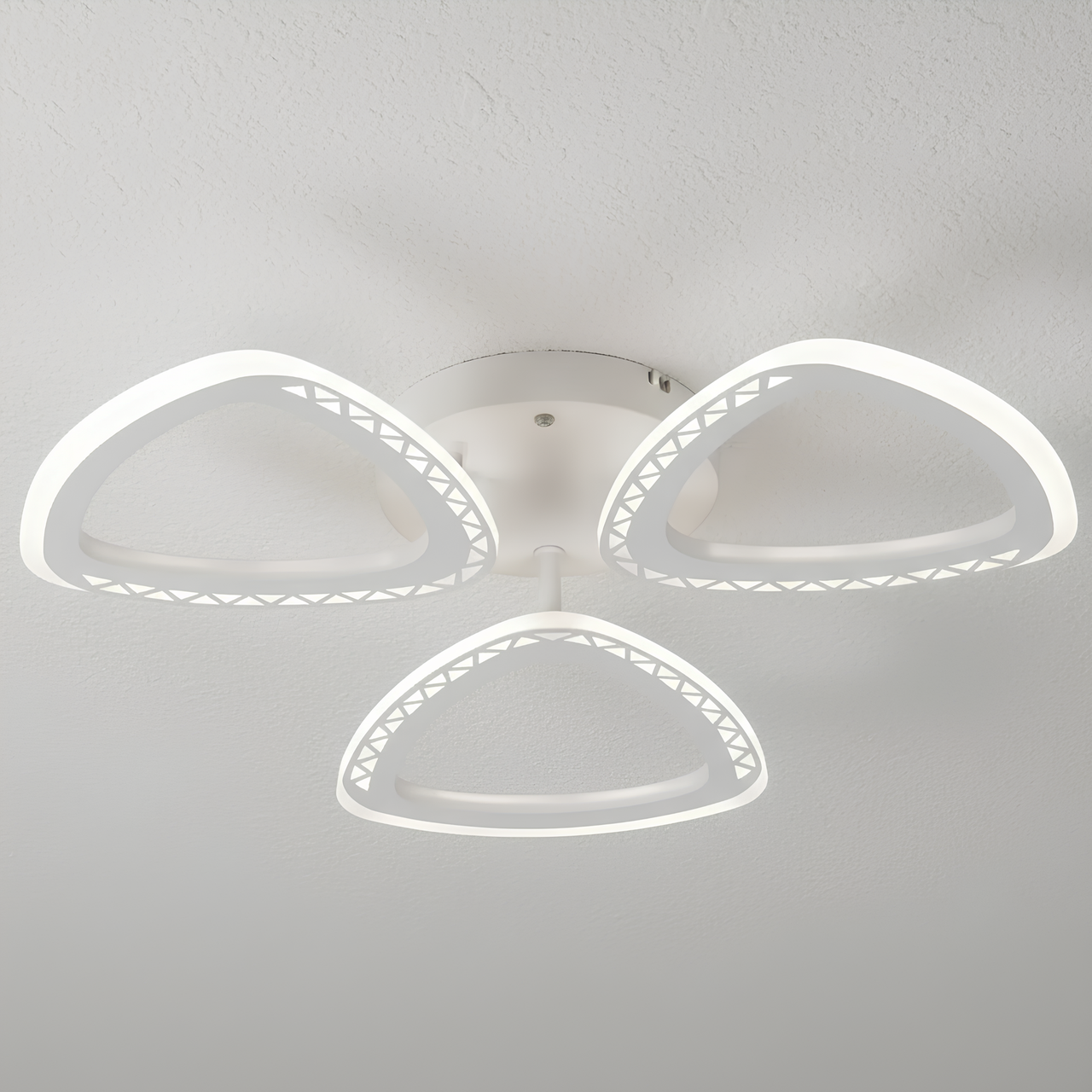 Люстра світлодіодна Valeso 54W з трикутними плафонами 3000-6500K з пультом Білий (G 2704/3 WT)