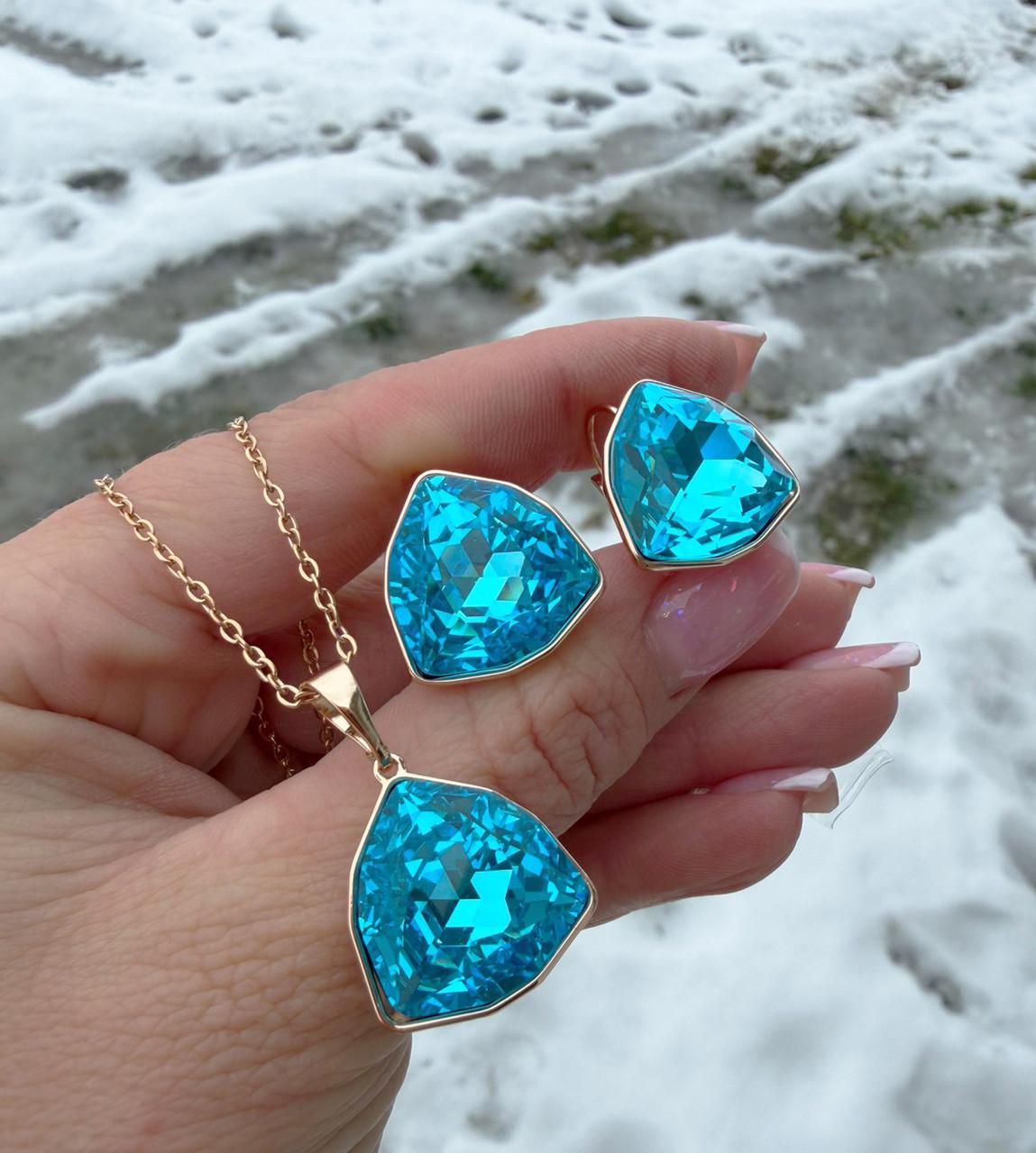 Набор украшений Xuping Swarovski цепочка 40-45 см/кулон/серьги в коробке 18к 585п Золотая/Голубой(77-557-2) Набор украшений Xuping Swarovski цепочка 40-45 см/кулон/серьги в коробке 18к 585п Золотая/Голубой(77-557-2)