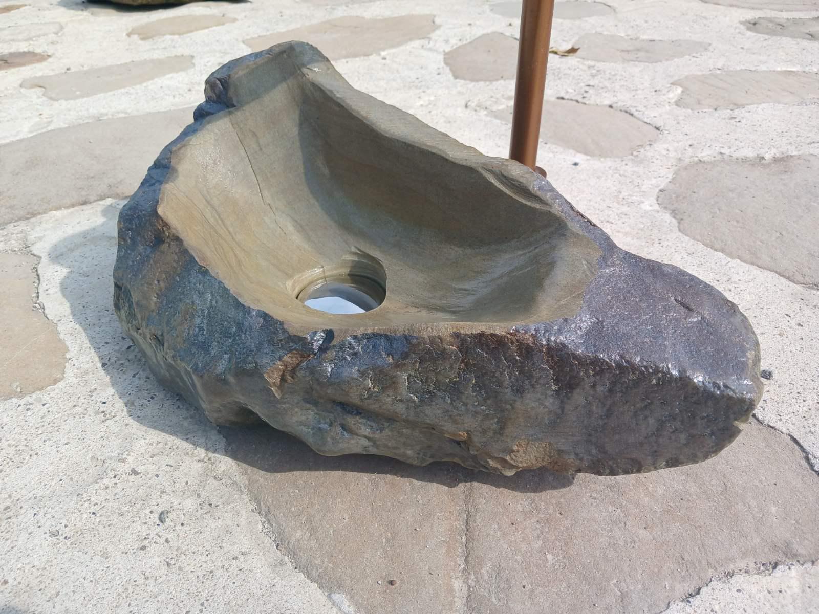 Раковина из речного камня 24х12х4 см Разноцветный