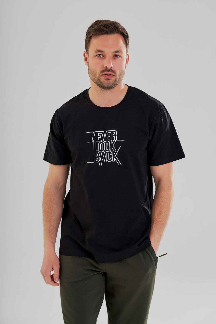 Мужская футболка с принтом "Never look back" M Черный (М45.1)