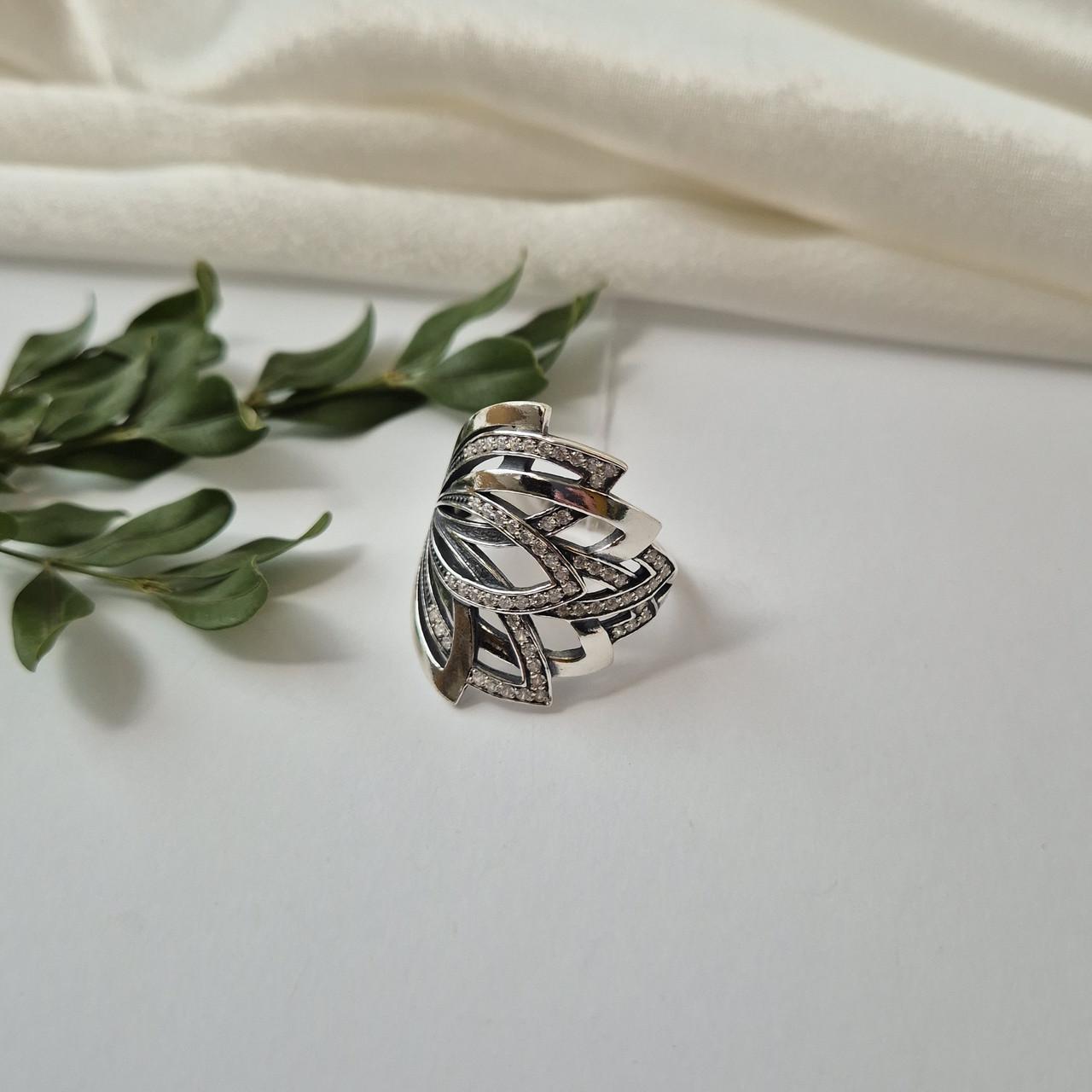 Кольцо широкое лилия в белых камнях серебро 925 пробы черненое 7,00 г р. 21,5 (4708ч)