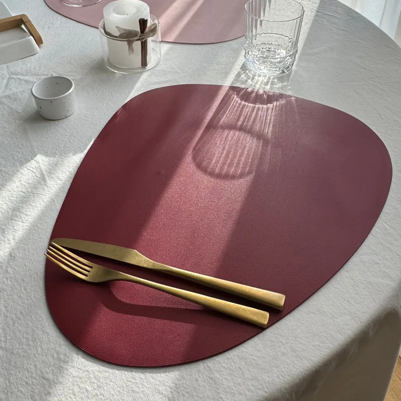 Коврик для сервировки из экокожи капля Бордовый (BP72) - фото 1