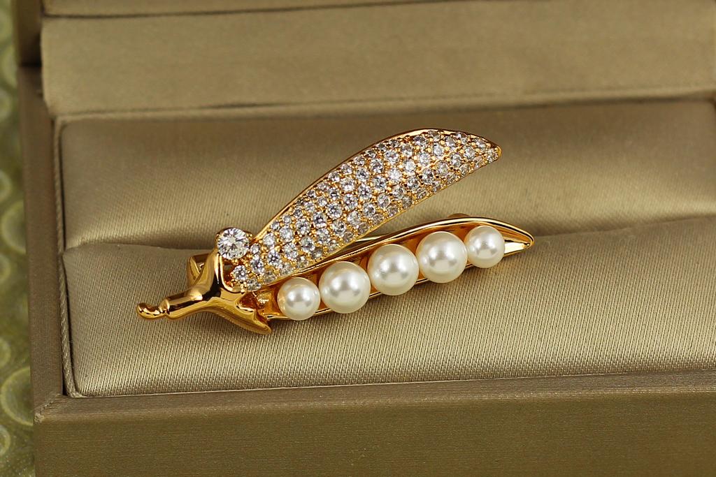 Брошь Xuping Jewelry Стручок с жемчужинами 4 см Золотистый (29841148)