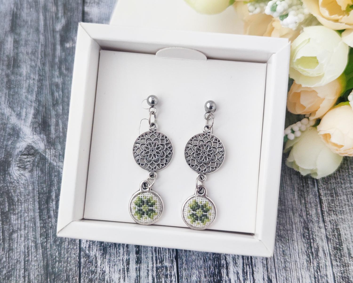 Серьги гвоздики вышитые Ажур Зеленый (31549109)