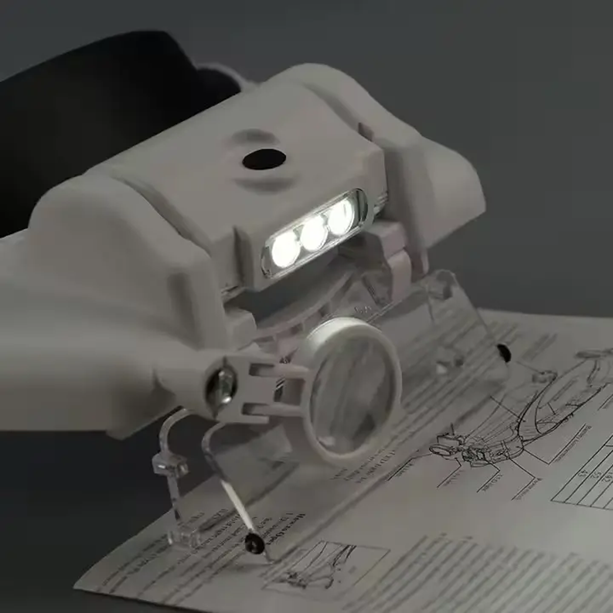 Лупа-шлем бинокулярная налобная MG8100-S с 3LED подсветкой и монокуляром 1,5X/2X/3,5X/8X/9,5X/11,5X White/Black (160420) - фото 2 Лупа-шлем бинокулярная налобная MG8100-S с 3LED подсветкой и монокуляром 1,5X/2X/3,5X/8X/9,5X/11,5X White/Black (160420) - фото 2