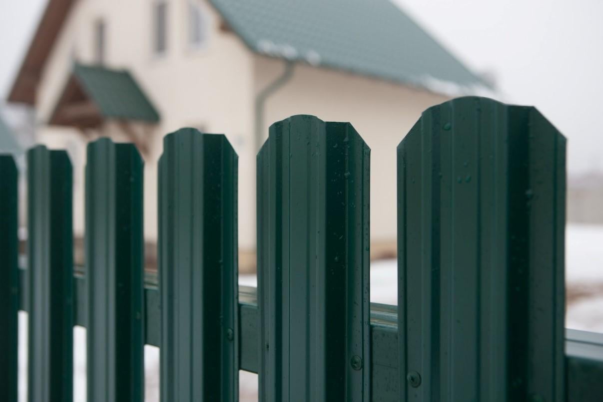 Евроштакетник металлический 2000 мм RAL 6020 Зеленый (sh-31372/2) - фото 3 Евроштакетник металлический 2000 мм RAL 6020 Зеленый (sh-31372/2) - фото 3