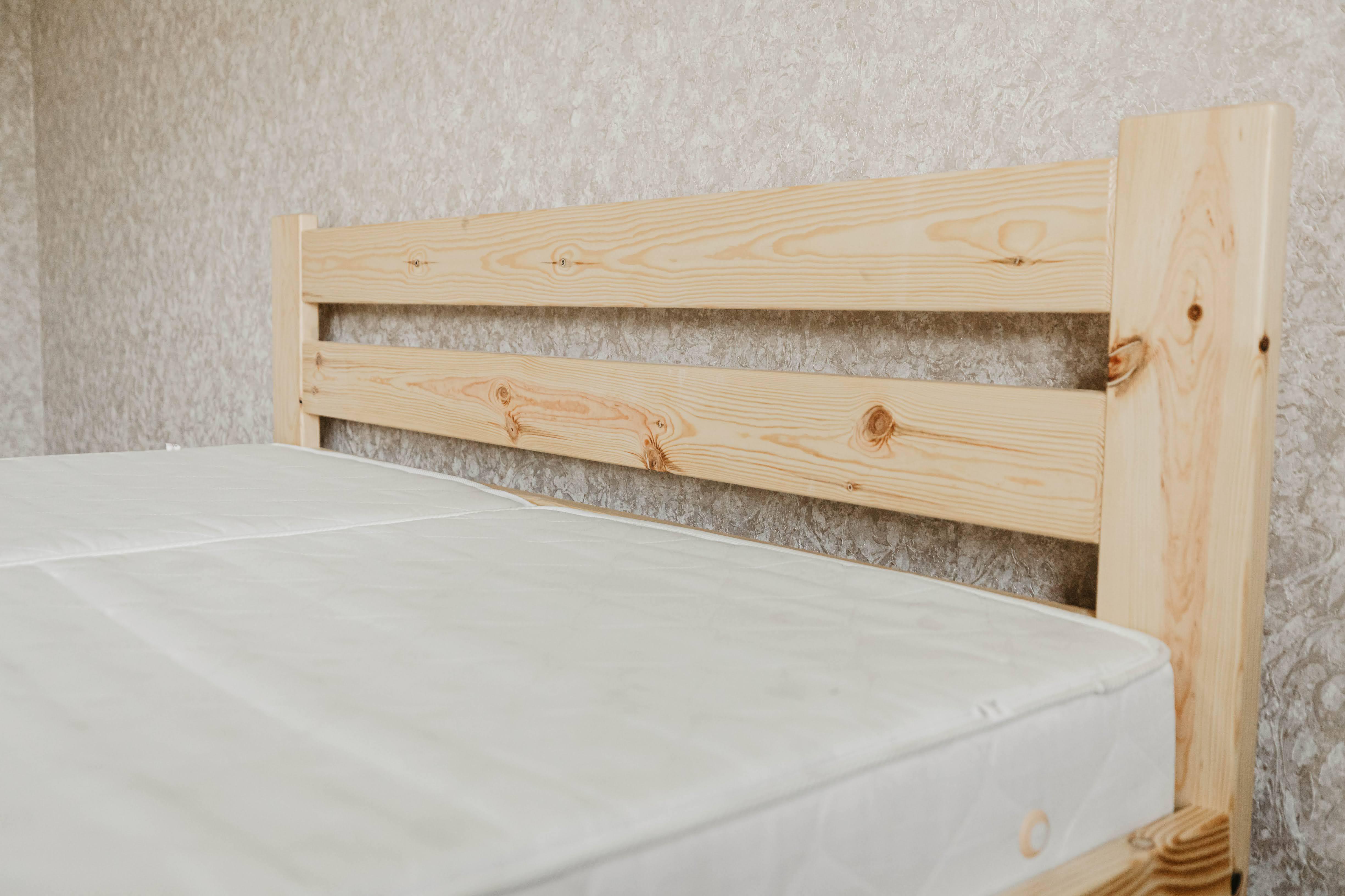 Ліжко двоспальне з масиву сосни 160x190 см (24590042) - фото 4