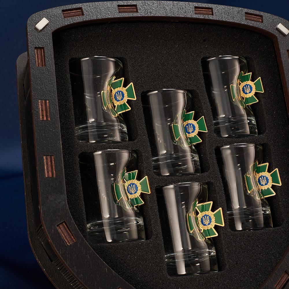 Подарочный набор рюмок с шевроном ГПСУ маленький (28421078) - фото 4 Подарочный набор рюмок с шевроном ГПСУ маленький (28421078) - фото 4