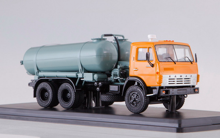 Колекційна модель SSM Камаз-53213 Вакуумна машина КО-505 1:43