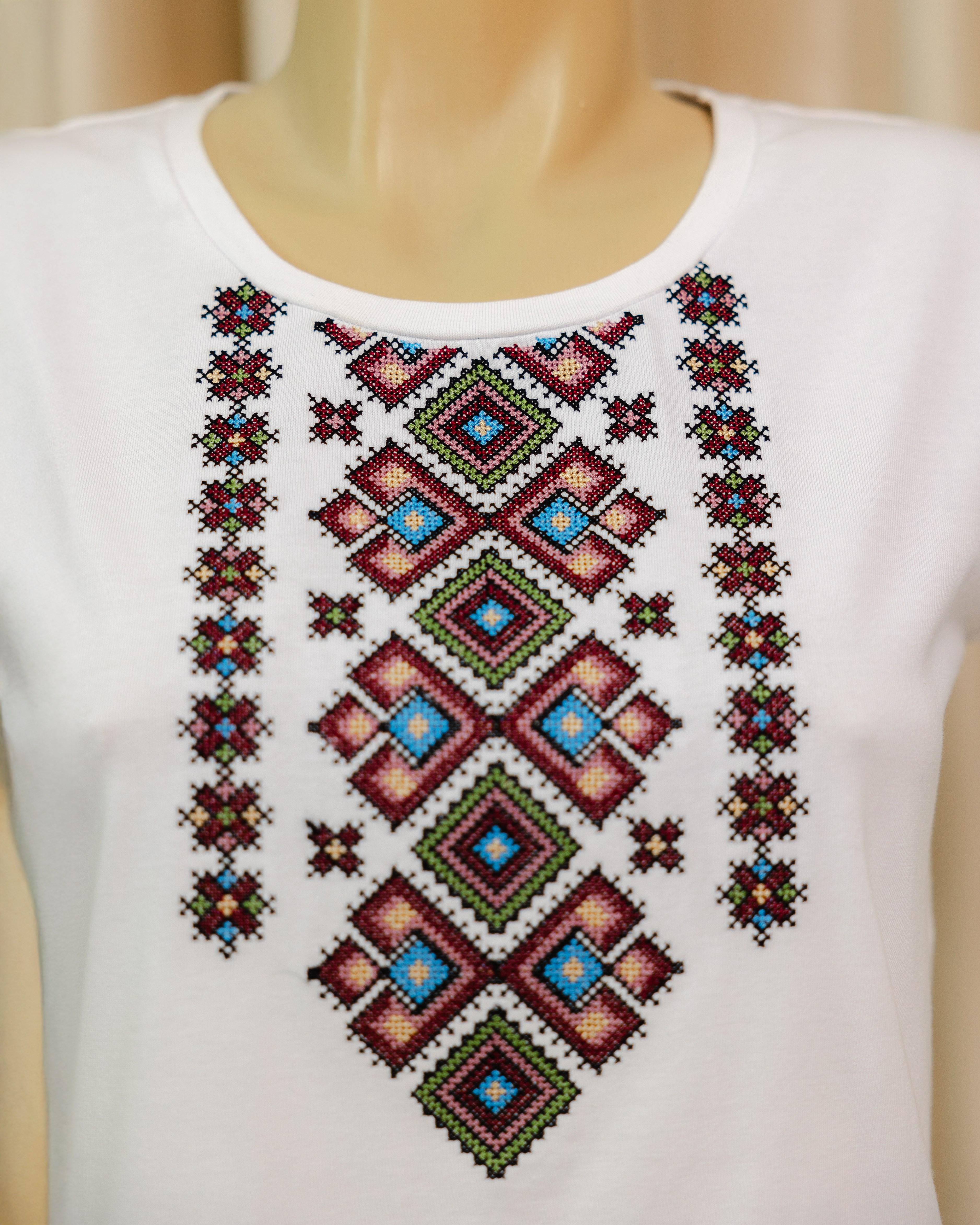 Футболка с вышивкой женская Изольда XL Белый (0002222-XL) - фото 5 Футболка с вышивкой женская Изольда XL Белый (0002222-XL) - фото 5