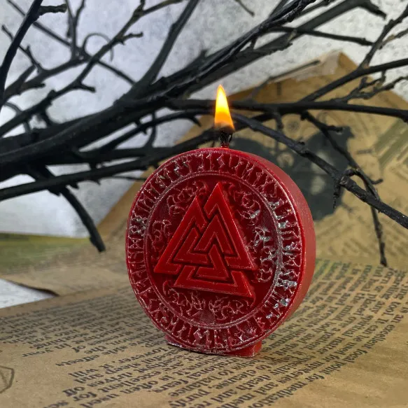 Свеча восковая Валькнут Красный (1115)