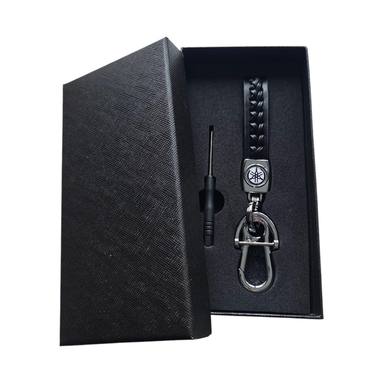 Брелок для мотоцикла с карабином Yamaha кожаный (1601303234)