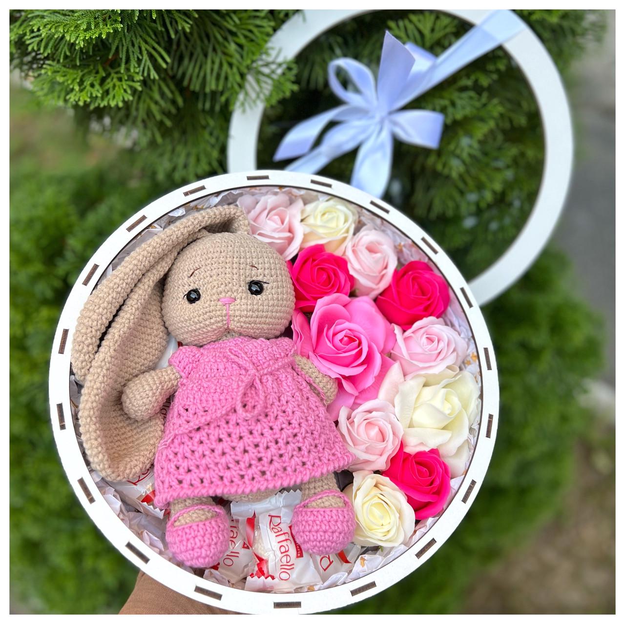 Подарунковий бокс з іграшкою та солодощами на день народження Рожевий - фото 3 Подарунковий бокс з іграшкою та солодощами на день народження Рожевий - фото 3