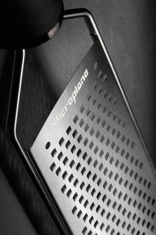 Терка большая Microplane Gourmet (45000) - фото 2 Терка большая Microplane Gourmet (45000) - фото 2