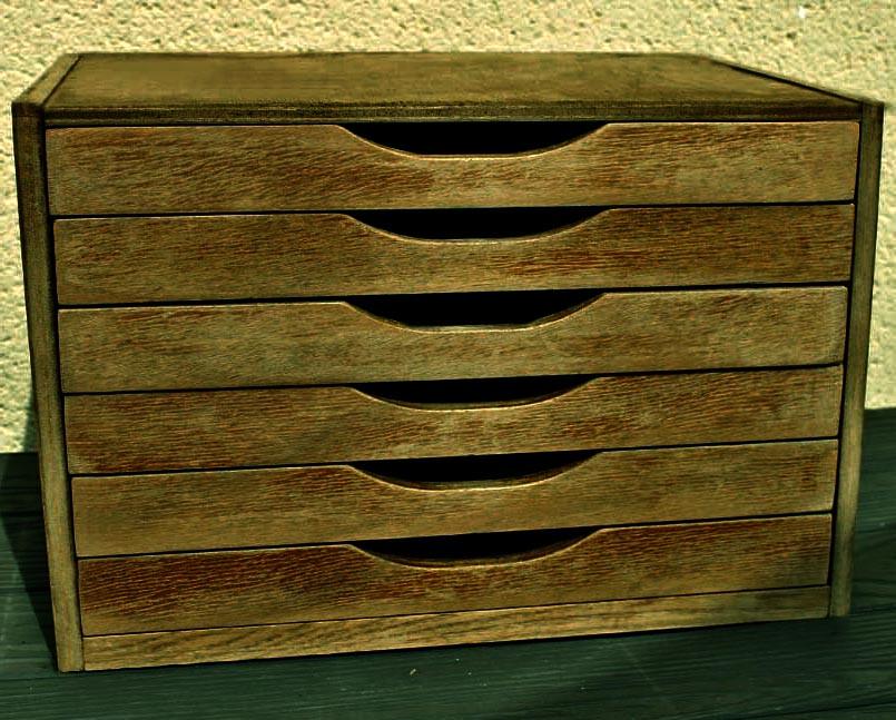 Мини-комод из дерева Рантау Мускат (МНК-006507) Мини-комод из дерева Рантау Мускат (МНК-006507)