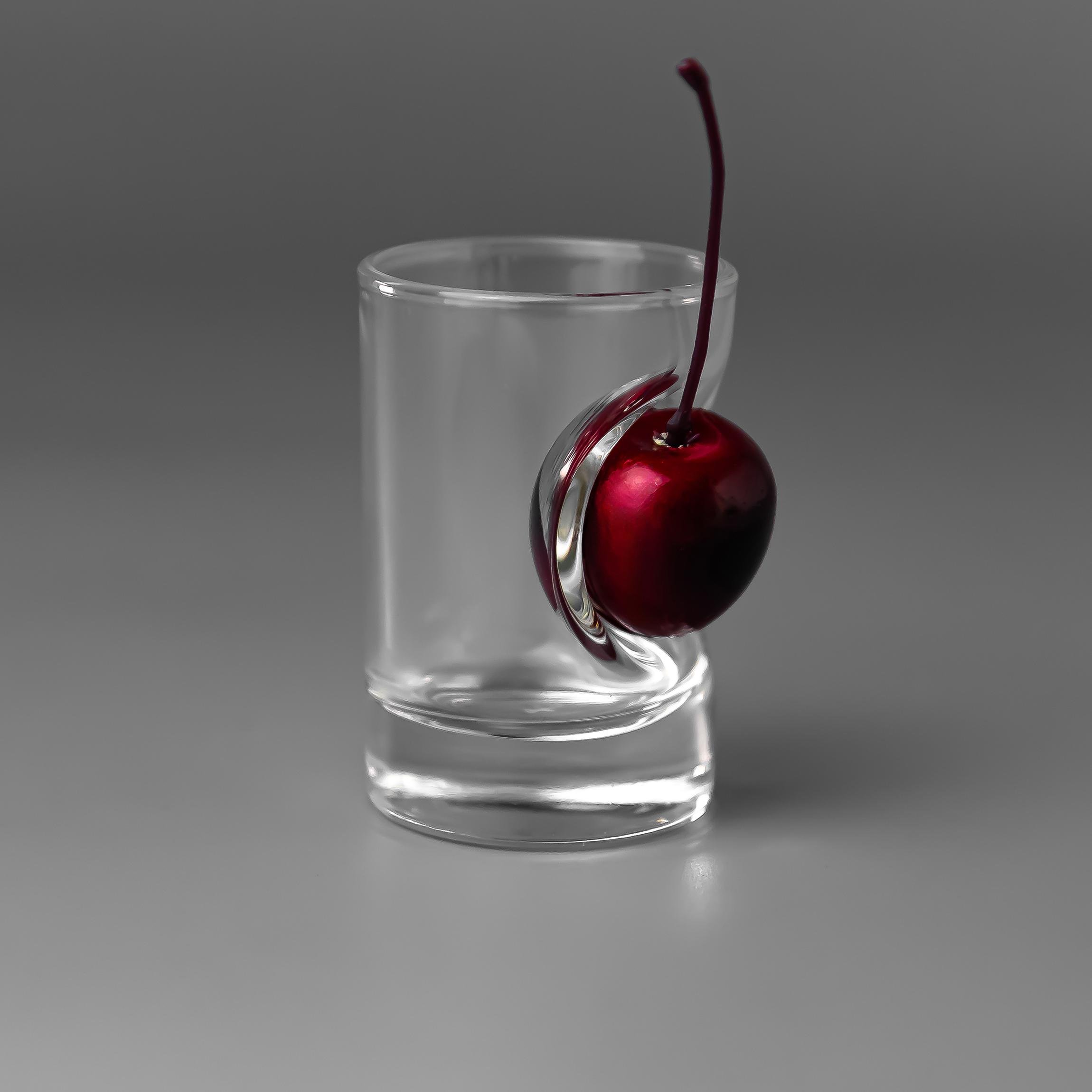 Рюмка VSKLO с вишней (24877875)