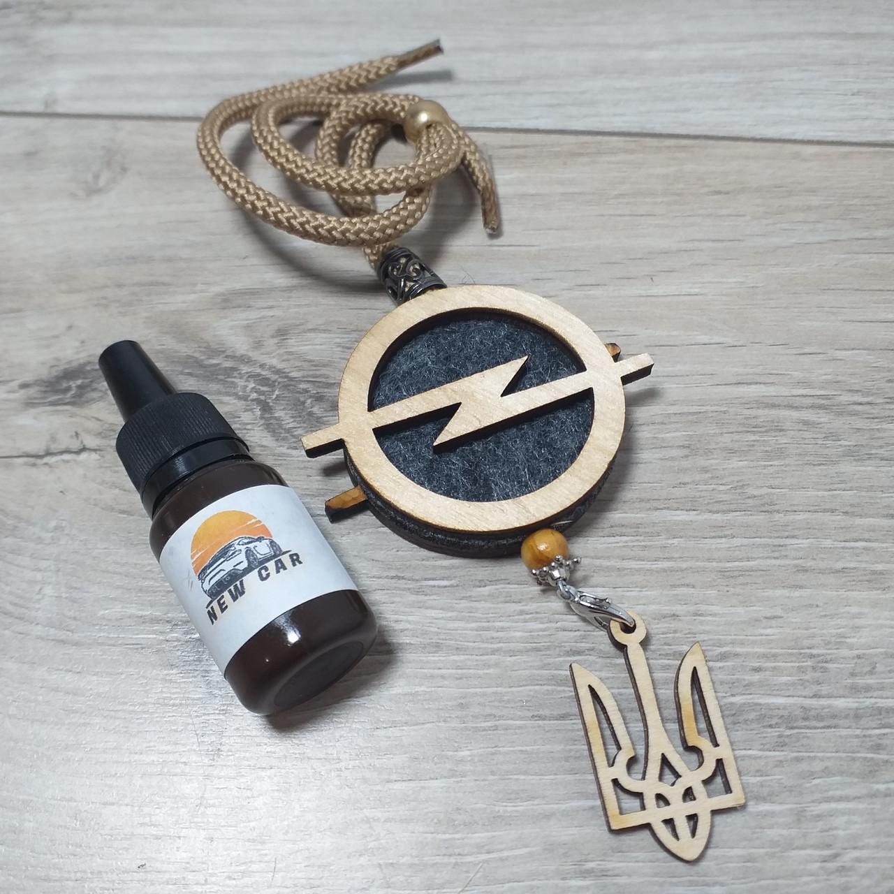 Ароматизатор-підвіска в авто з дерева та повсті для Opel з гербом України та ароматом New Car (KG-12266)