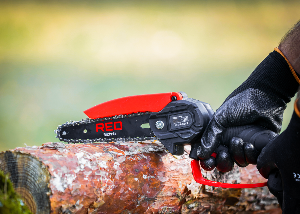 Пила аккумуляторная цепная мини Red Technic RTMPA0064 4"/6" 2 Ач 20 В - фото 3 Пила аккумуляторная цепная мини Red Technic RTMPA0064 4"/6" 2 Ач 20 В - фото 3